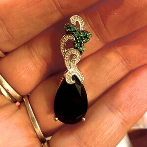 TJC gold plated (white) 925 onyx and peridot pendant no chain